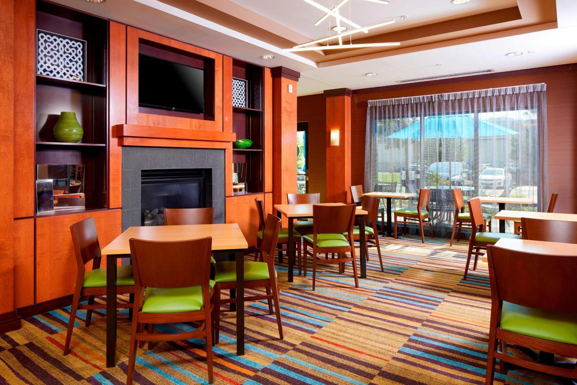 Fairfield Inn & Suites By Marriott Cumberland Exterior photo